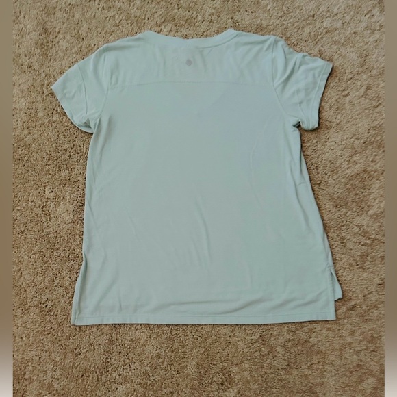 EUC Zella
Breathe Active V-Neck Short Sleeve Tee in Light Teal, Size Medium - Picture 10 of 16